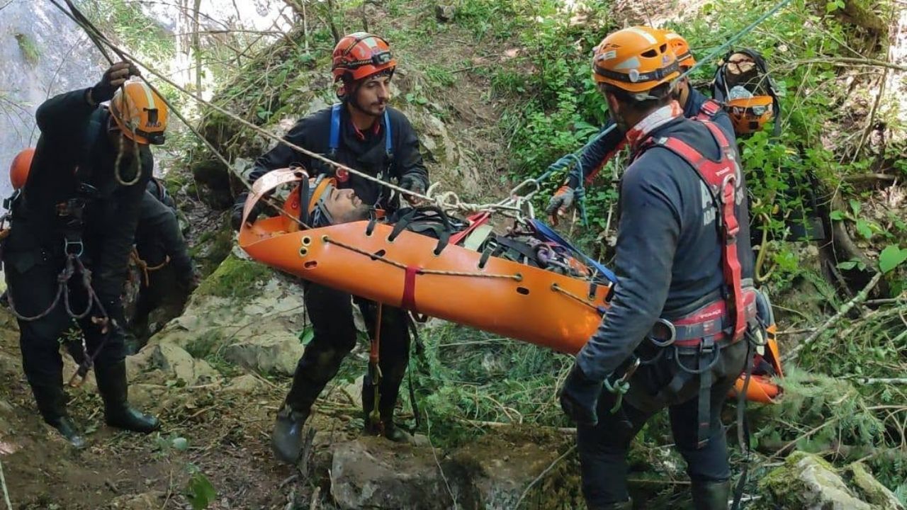Kastamonu’da Nefes Kesen Eğitim Afad Ekipleri Mağaraya Indi (3)