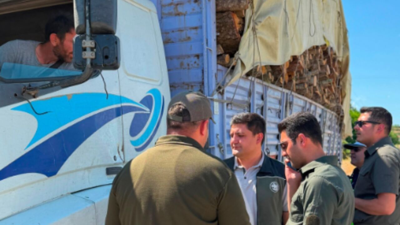 Kastamonu'da Orman Denetimleri Sıkılaştı! Devrekani Yolunda Kamyonlar Tek Tek Kontrol Edildi (1)