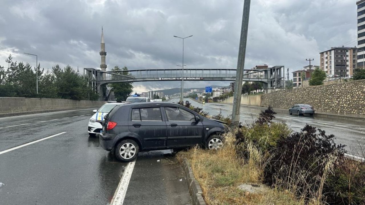 Kastamonu’da Otomobil Su Birikintisine Kapıldı 3 Yaralı (5)