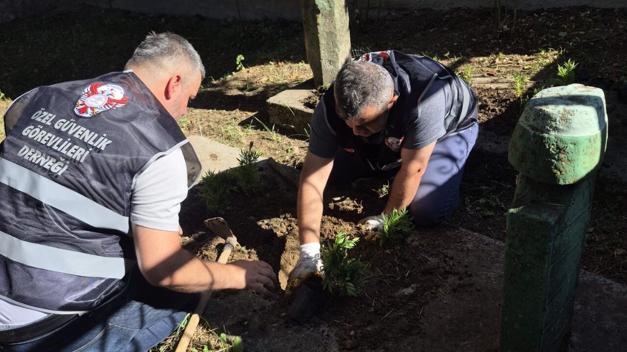 Kastamonu'da Tarihi Türbe Için Örnek Çalışma! Özel Güvenlik Görevlileri Derneği'nden Anlamlı Etkinlik