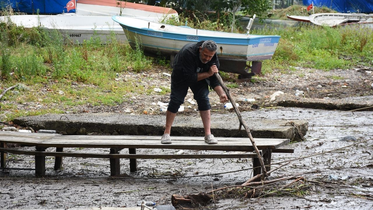 Kastamonu'da Taşkının Sürüklediği Odunlar Limanı Kapattı (1)