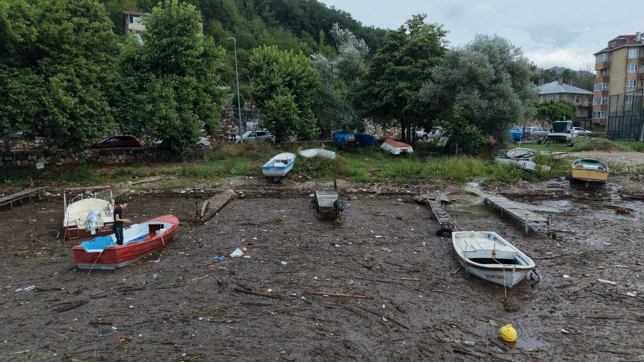 Kastamonu'da Taşkının Sürüklediği Odunlar Limanı Kapattı (3)