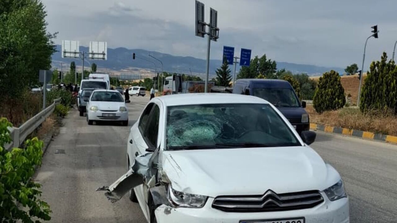 Kastamonu'da Tosya Kavşağı'nda Feci Kaza! 1 Kişi Yaralandı