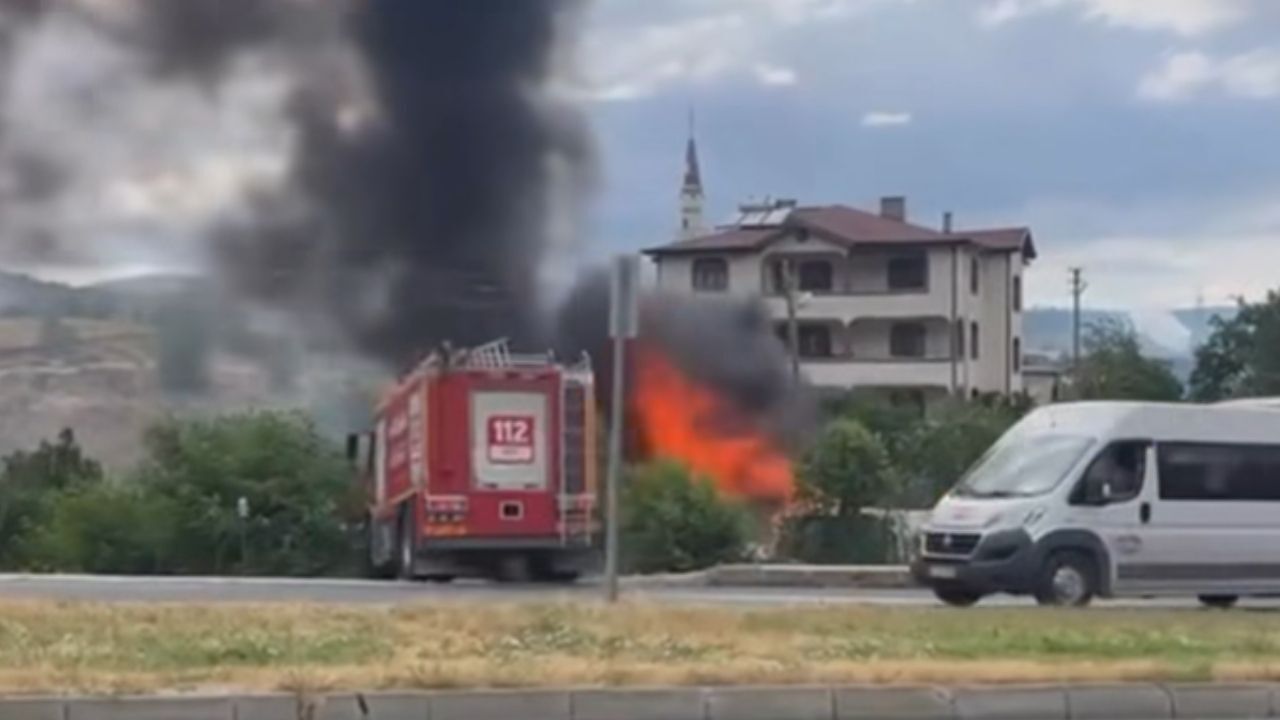 Kastamonu’da Trafo Alev Alev Yandı! (2)