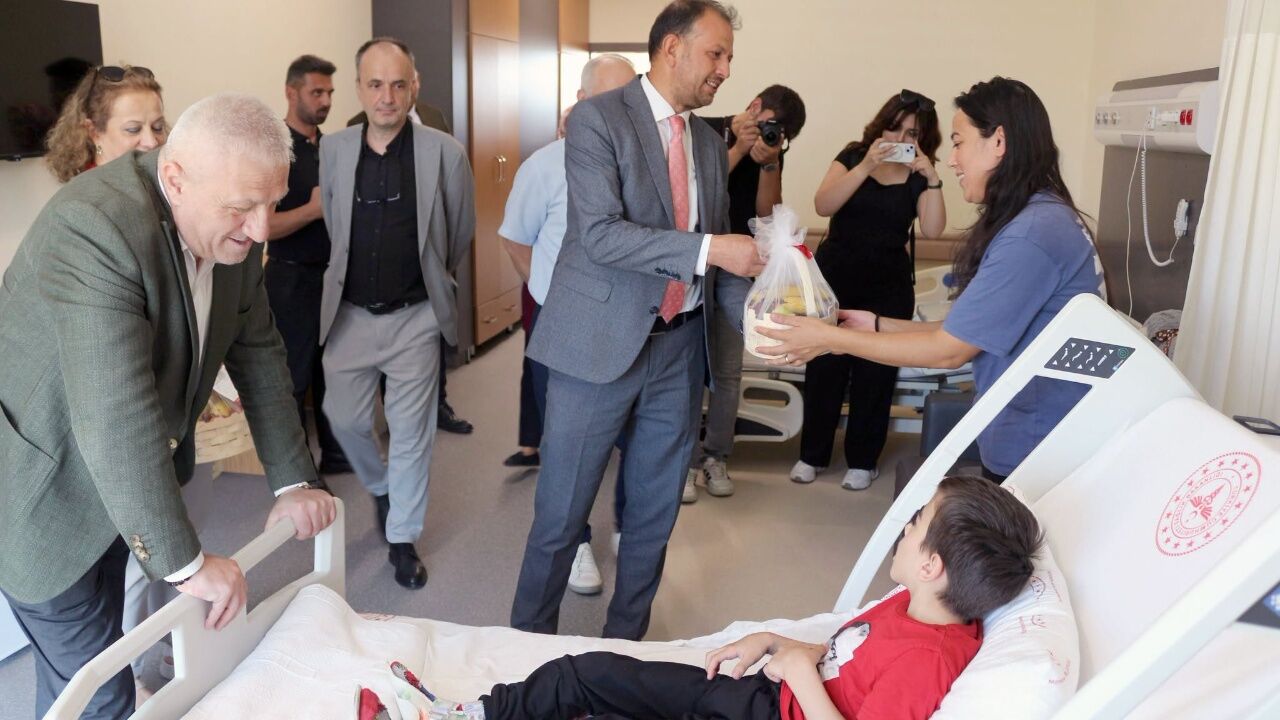 Kastamonu'da Vakıf Geleneği Yaşatıldı Hastalara Moral Ziyareti Gerçekleştirildi 4