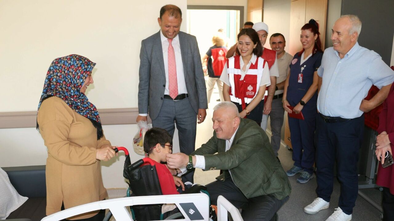 Kastamonu'da Vakıf Geleneği Yaşatıldı Hastalara Moral Ziyareti Gerçekleştirildi 5