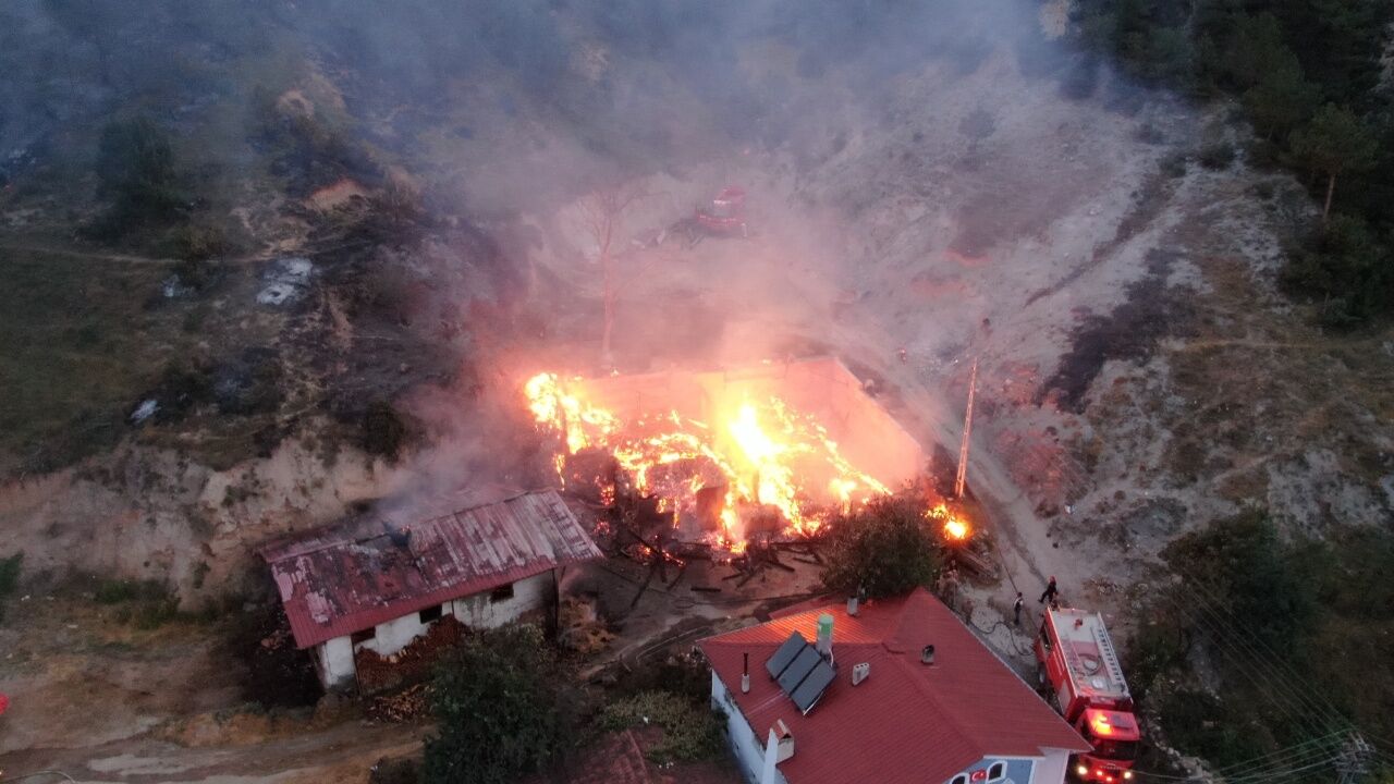 Kastamonu'daki Orman Yangınında Söndürme Çalışmaları Sürüyor! Helikopter De Devreye Girdi 3