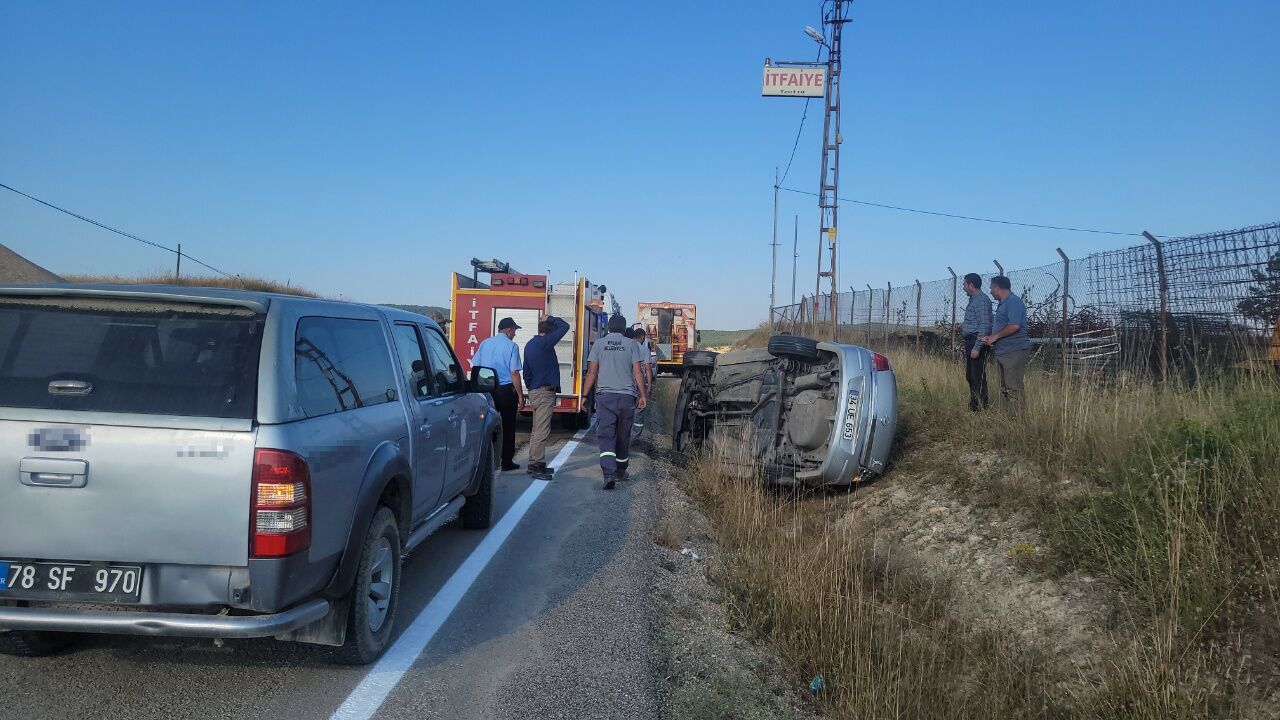 Korkutan Kaza! Direksiyon Hakimiyetini Kaybeden Sürücünün Aracı Takla Attı 1