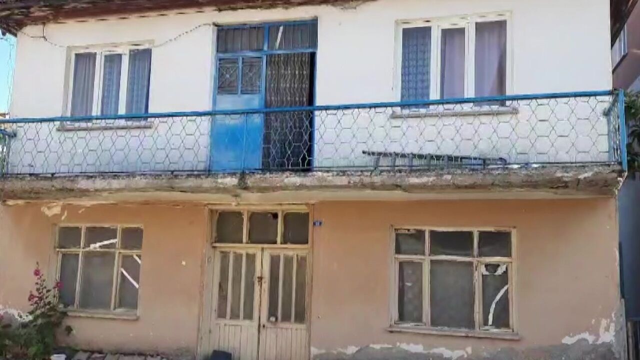 Oğluyla Mahkemelik Olan 90 Yaşındaki Kadın Evsiz Kalma Tehlikesiyle Karşı Karşıya 1