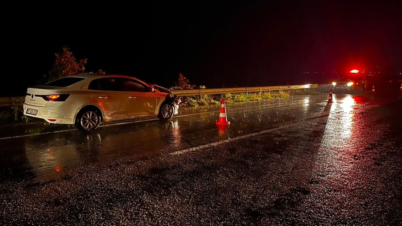 Otomobil Büyükbaş Hayvana Çarptı 1 Yaralı (2)