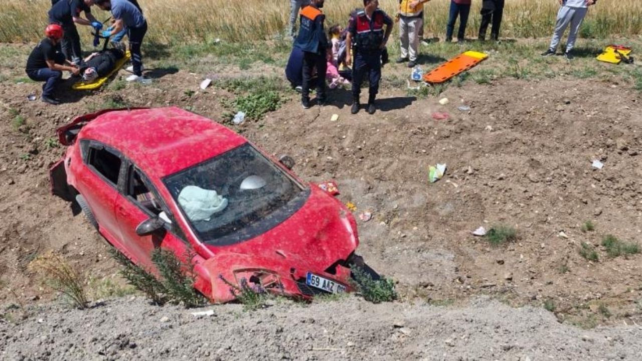 Otomobil Takla Attı Feci Kazada 4’Ü Çocuk 8 Kişi Yaralandı (1)