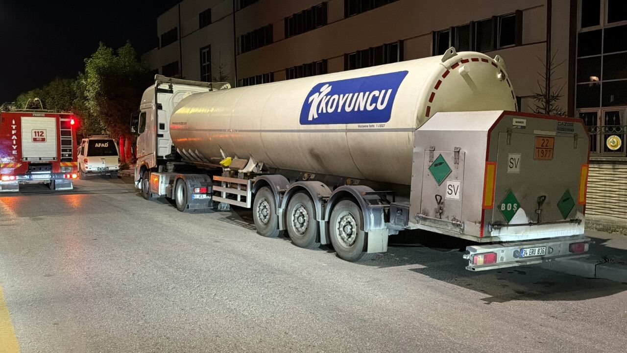 Park Halindeki Tankerden Gaz Sızıntısı Polis Ve Itfaiye Alarma Geçti ⭐ 1