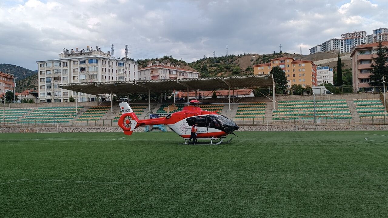 Parmağı Kapıya Sıkıştı! Küçük Çocuk Için Helikopter Ambulans Devreye Girdi 1