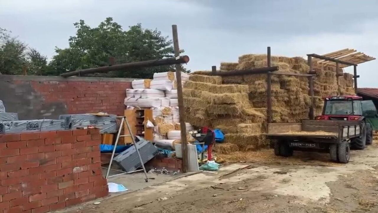 Samanlık Çatısı Uçtu (3)