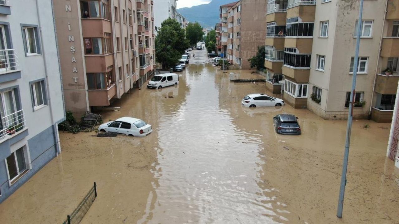Sel Cide’yi Vurdu Ortaya Çıkan Facia Havadan Görüntülendi (1)-1