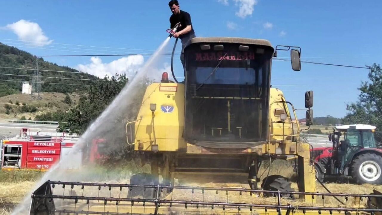 Seydiler'de Biçerdöver Yangını Korkuttu! Faciadan Son Anda Dönüldü 1