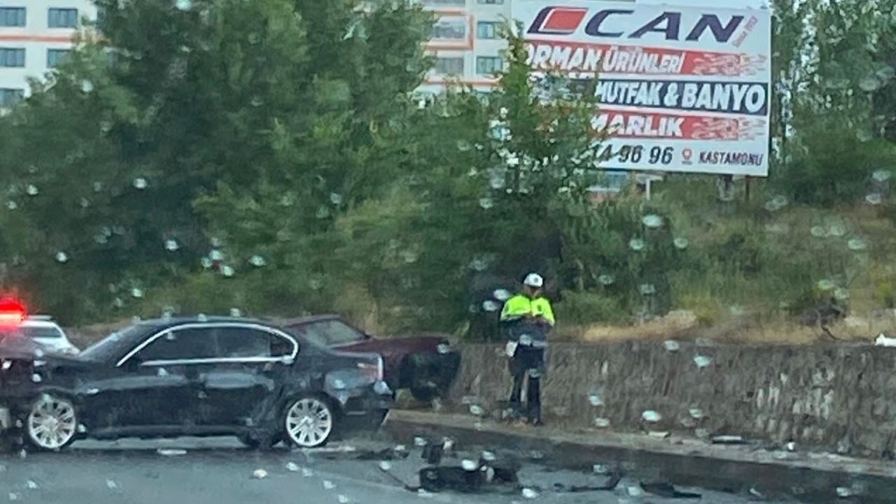 Son Dakika Kastamonu’da Ankara Yolunda Korkutan Kaza 2 Yaralı (3)