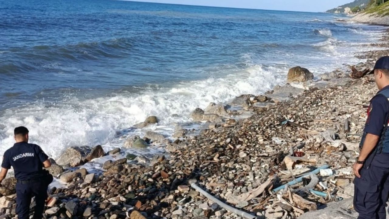 Son Dakika Kastamonu’da Sahile Vuran Cisim Ekipleri Alarma Geçirdi! (4)