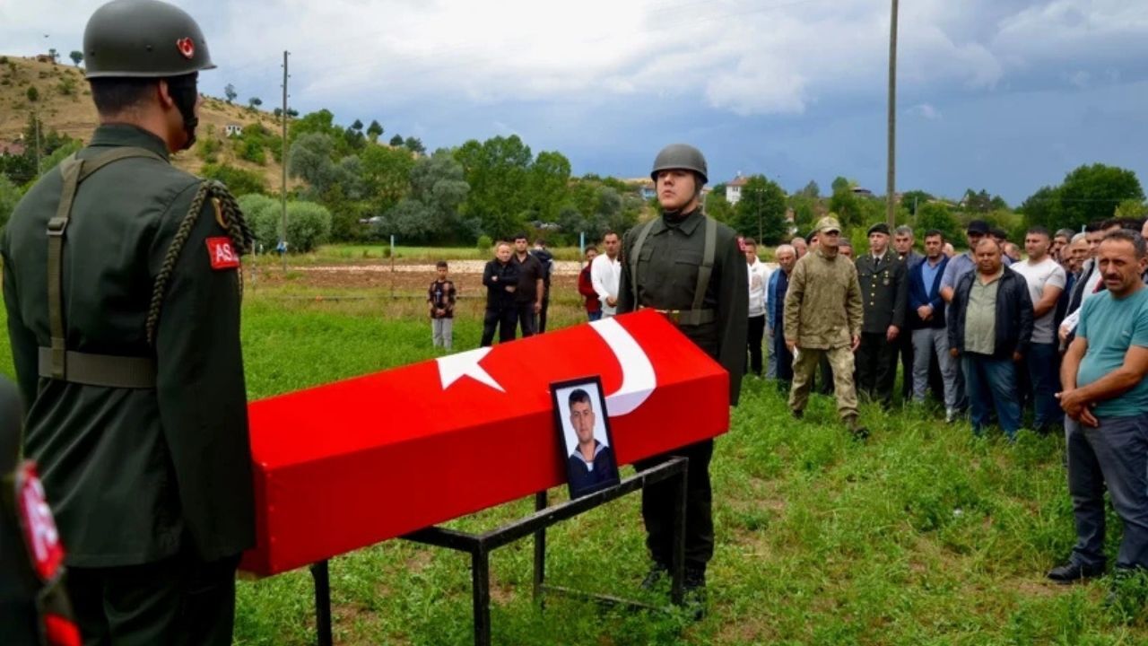 Taşköprü, 24 Yaşındaki Askeri Personele Gözyaşlarıyla Veda Etti (4)