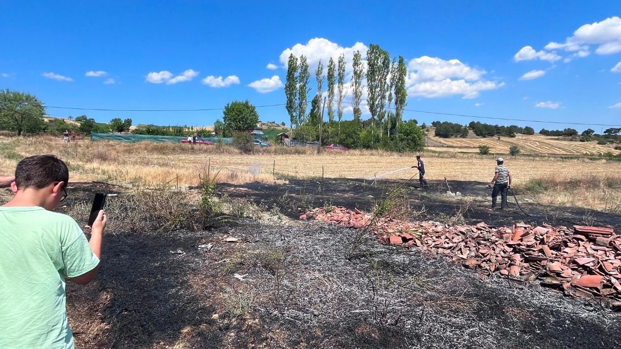 Taşköprü’de Alevler Tarlaya Yayılamadan Durduruldu (3)