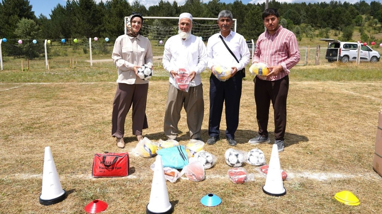 Taşköprü’de Kendi Imkanlarıyla Spor Tesisi Oluşturan Muhtara Destek (2)