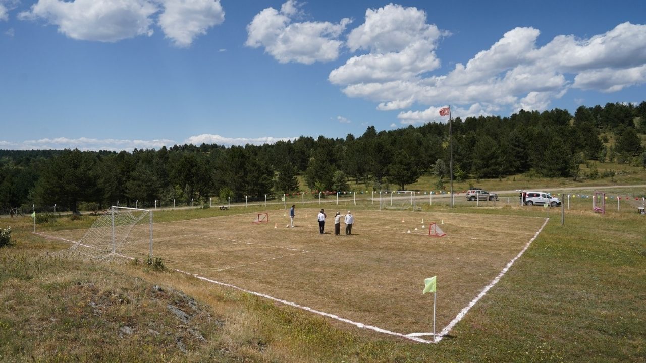 Taşköprü’de Kendi Imkanlarıyla Spor Tesisi Oluşturan Muhtara Destek (4)