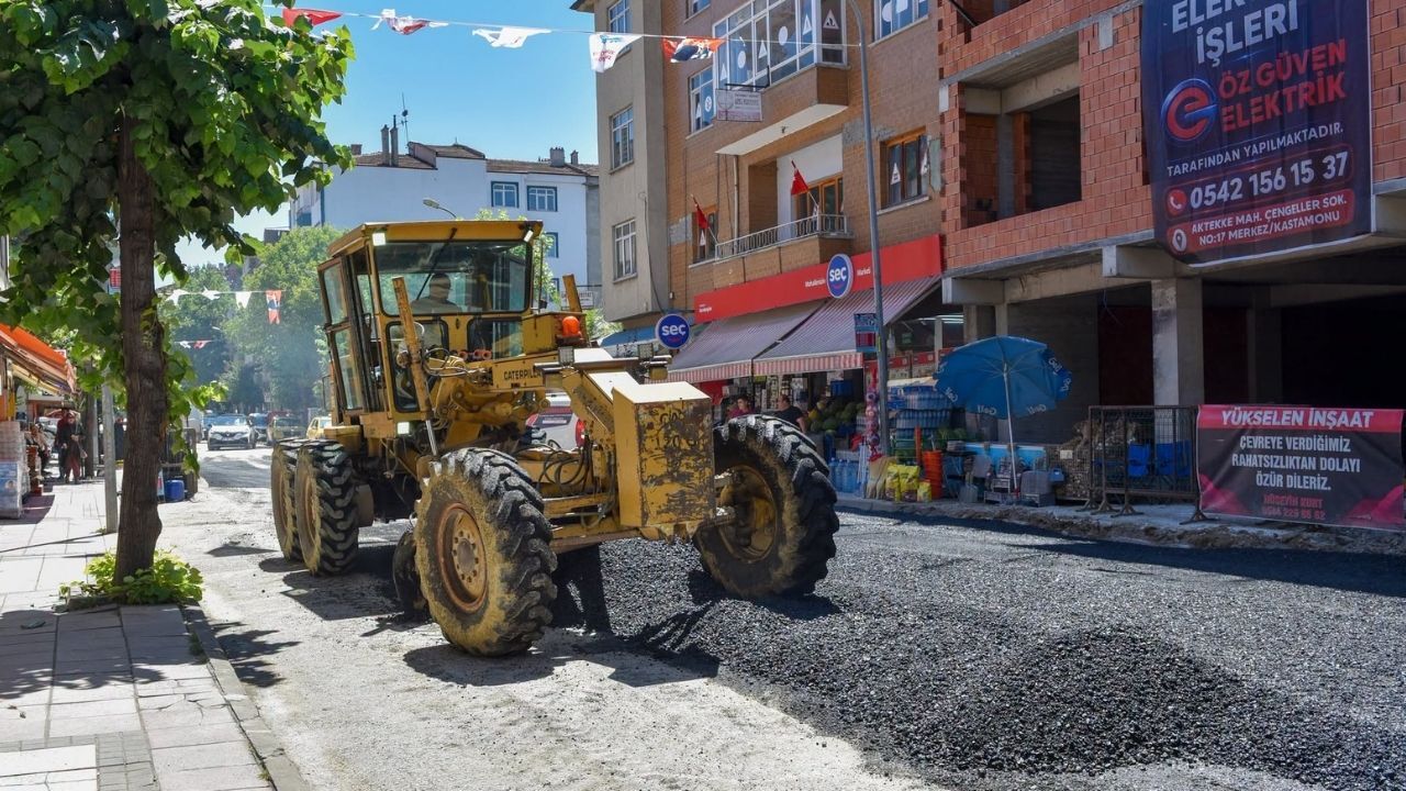 Taşköprü’de Sıcak Asfalt Yama Çalışmaları Hız Kesmiyor (3)