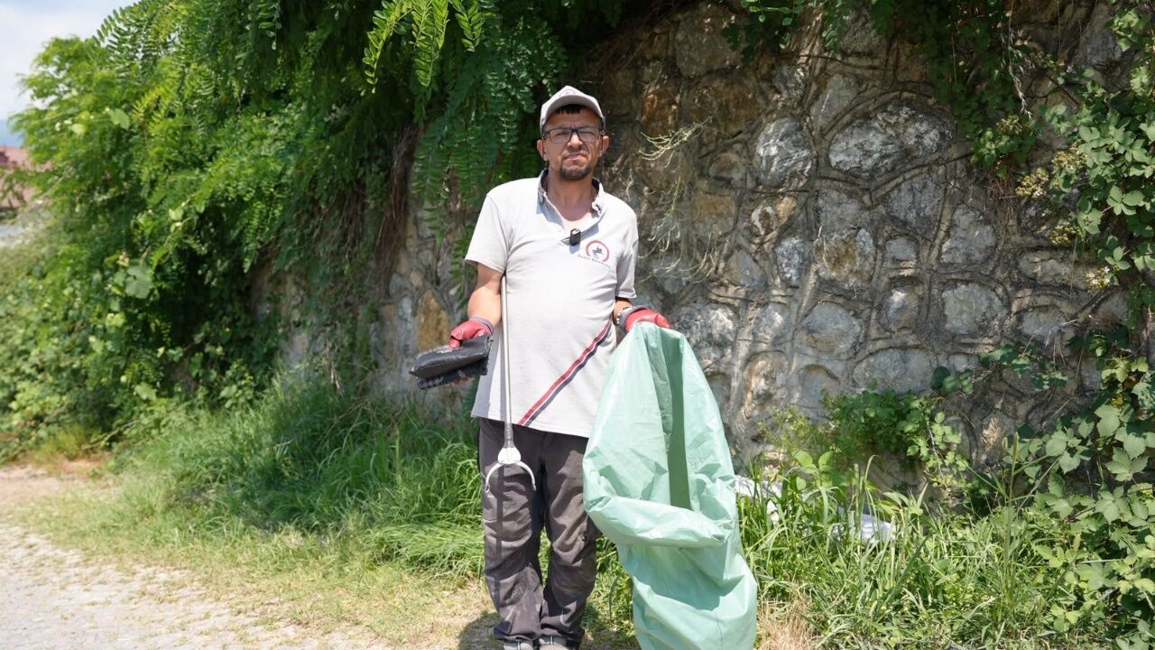 Temizlik Görevlisinin Yaptığı Hareket Takdir Topladı