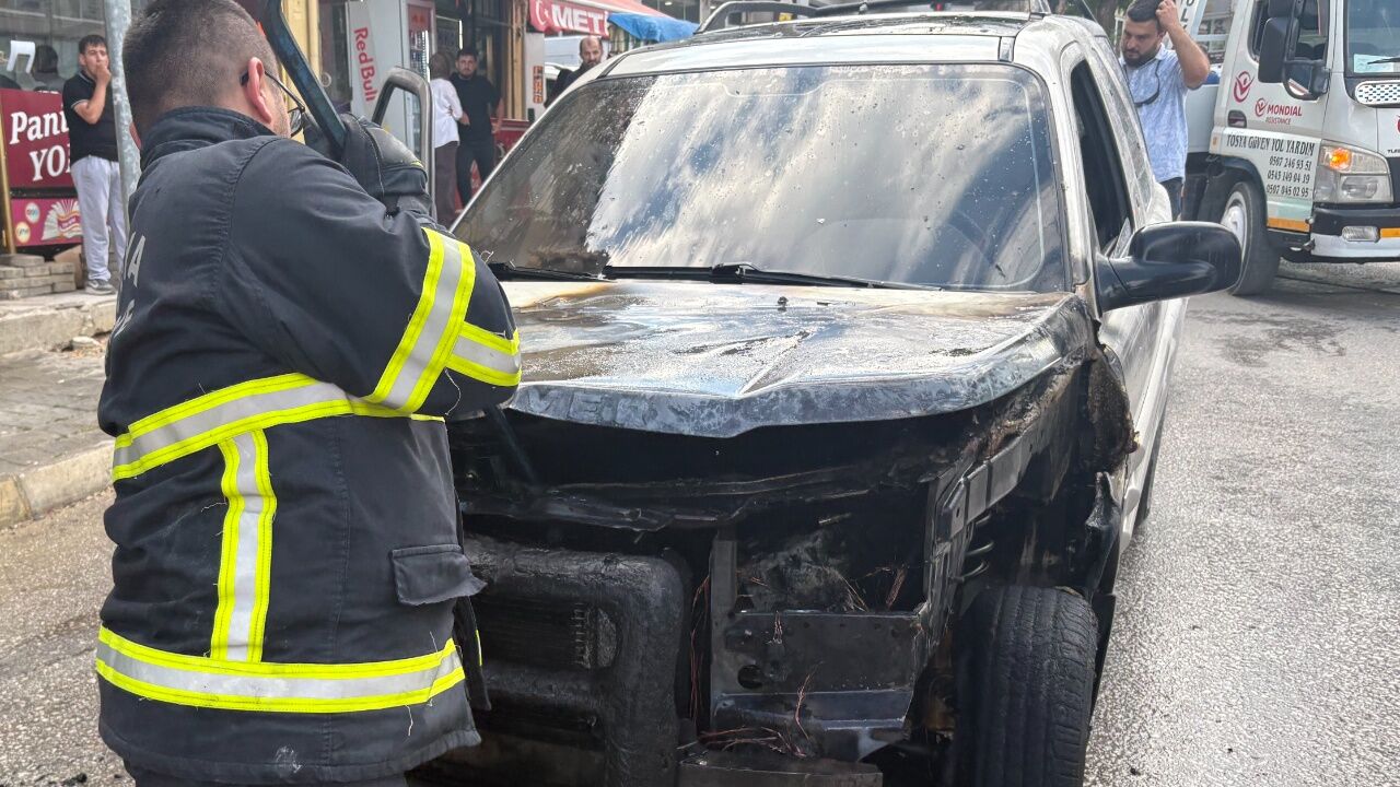 Tosya'da Seyir Halindeki Cip Alevlere Teslim Oldu! Sürücü Camdan Atlayarak Kurtuldu (2)