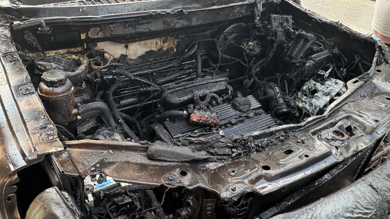 Tosya'da Seyir Halindeki Cip Alevlere Teslim Oldu! Sürücü Camdan Atlayarak Kurtuldu (3)