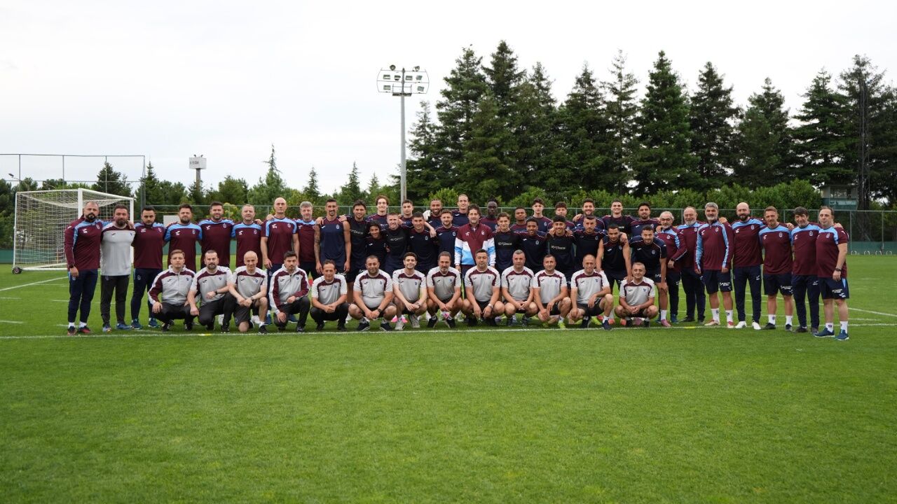 Trabzonspor'da Yeni Sezon Mesaisi Başladı! Bordo Mavililer Kampa Girdi (1)