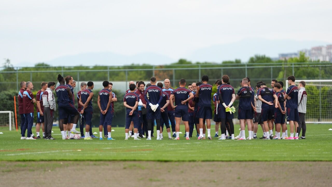 Trabzonspor'da Yeni Sezon Mesaisi Başladı! Bordo Mavililer Kampa Girdi
