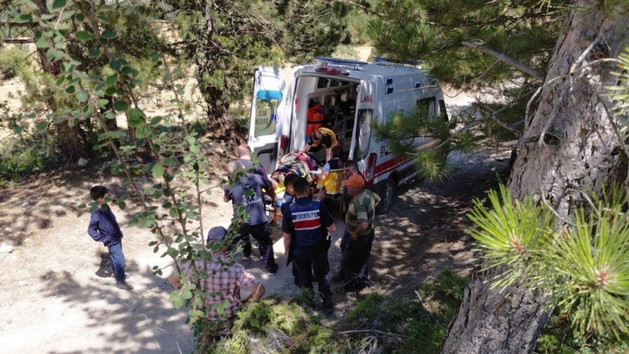 Traktör Kazası Römorktaki 2 Kişi Yere Savruldu (3)