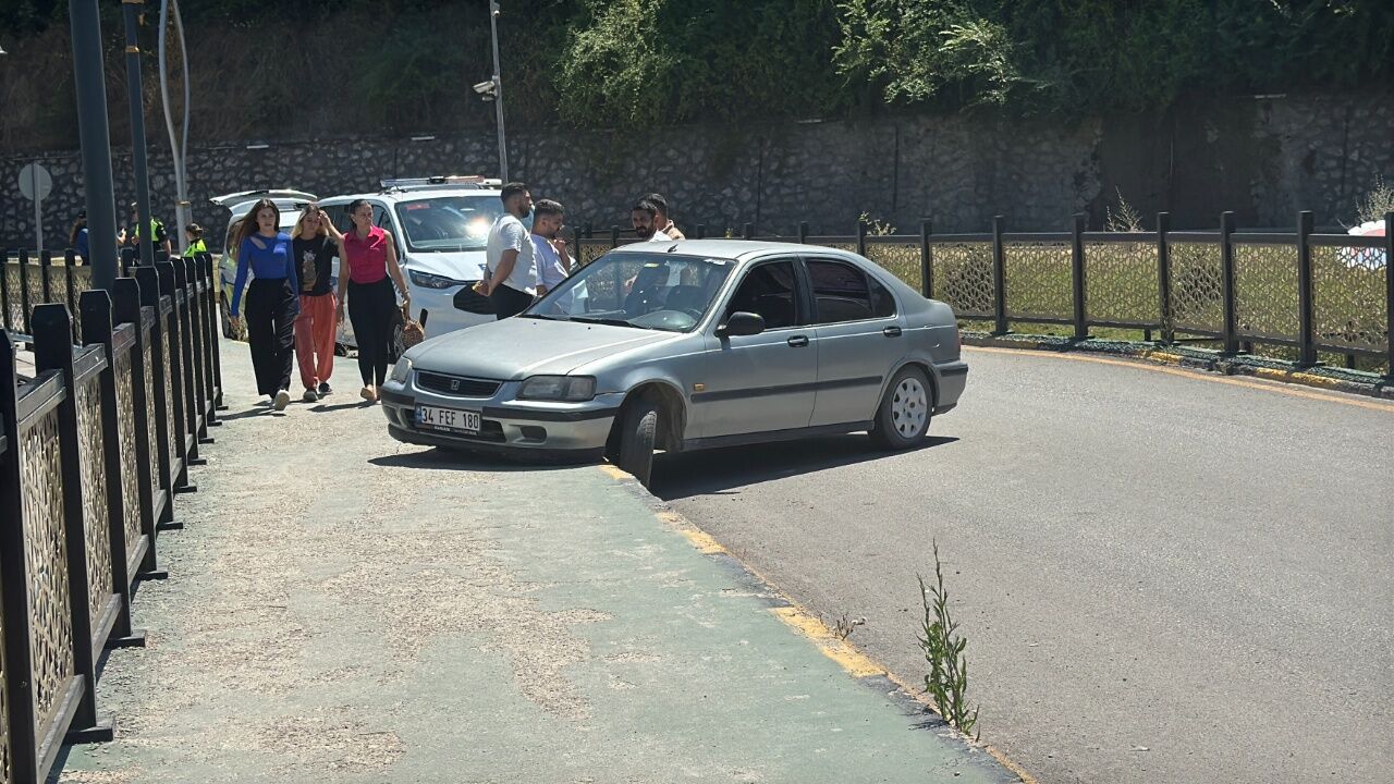 Yayaya Çarpan Sürücüden Pes Dedirten Hareket! Aracını Bırakıp Kaçtı (2)