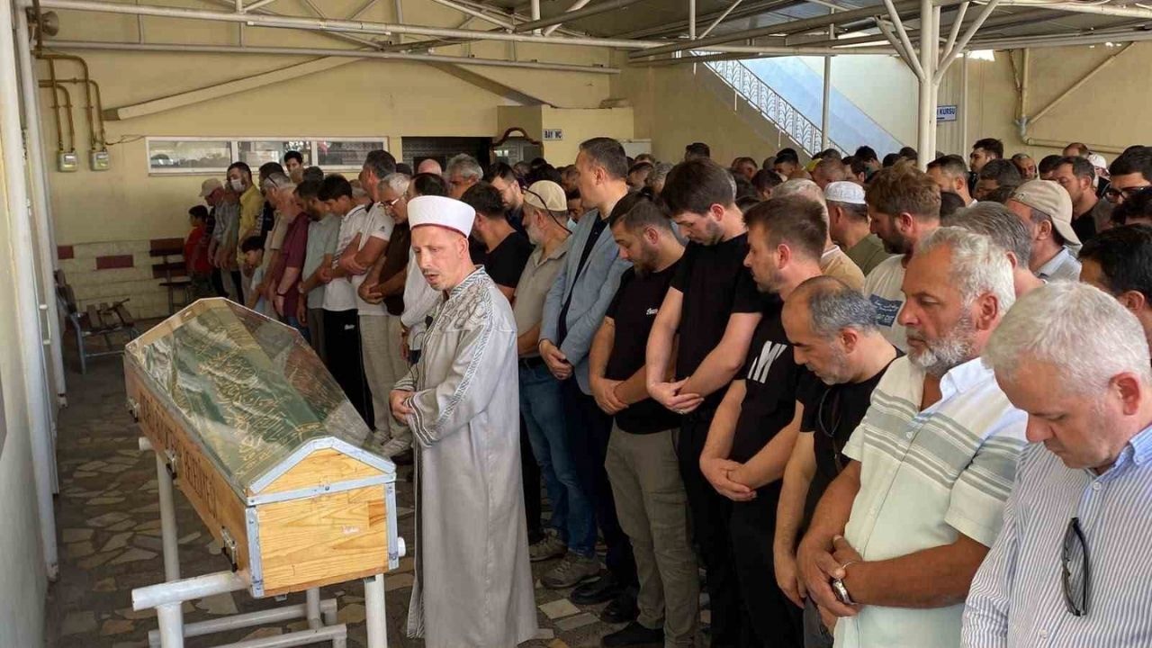 Yeğeni Tarafından Öldürülen Adam Gözyaşları Arasında Defnedildi (2)