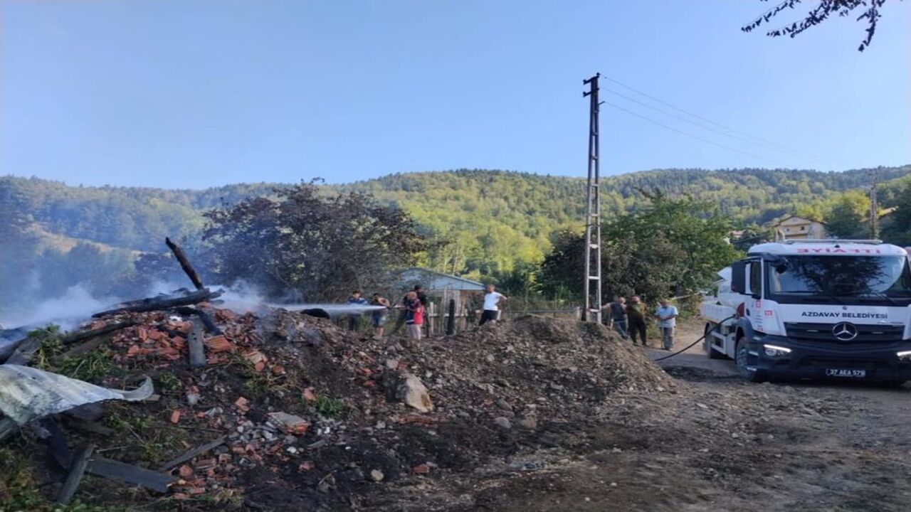 Azdavay Yangın Kül Oldu (1)