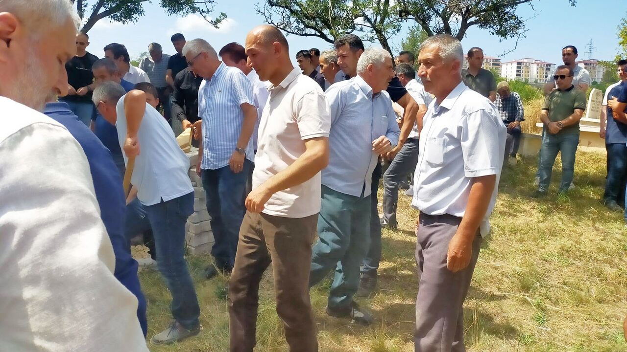 Cevdet Yakupoğlu Anne Vefat Toprağa Verildi (2)