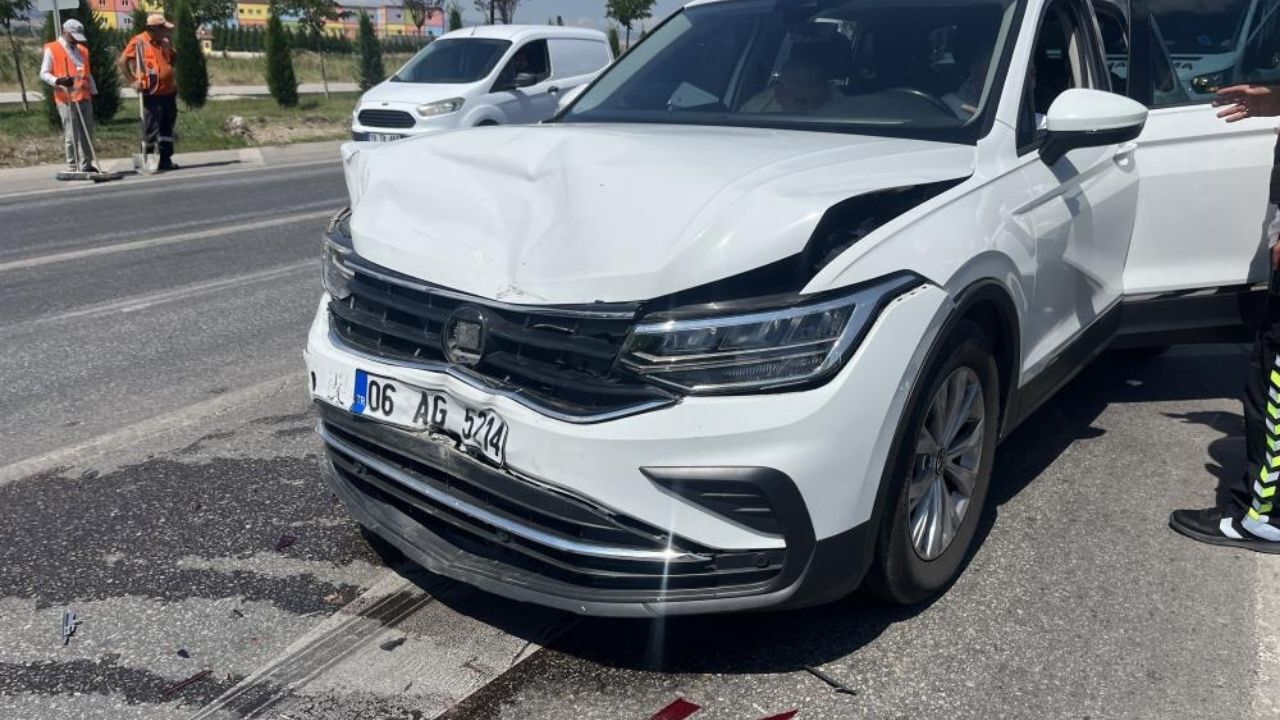 Cip Otomobile Arkadan Çarptı 5 Kişi Yaralandı (1)