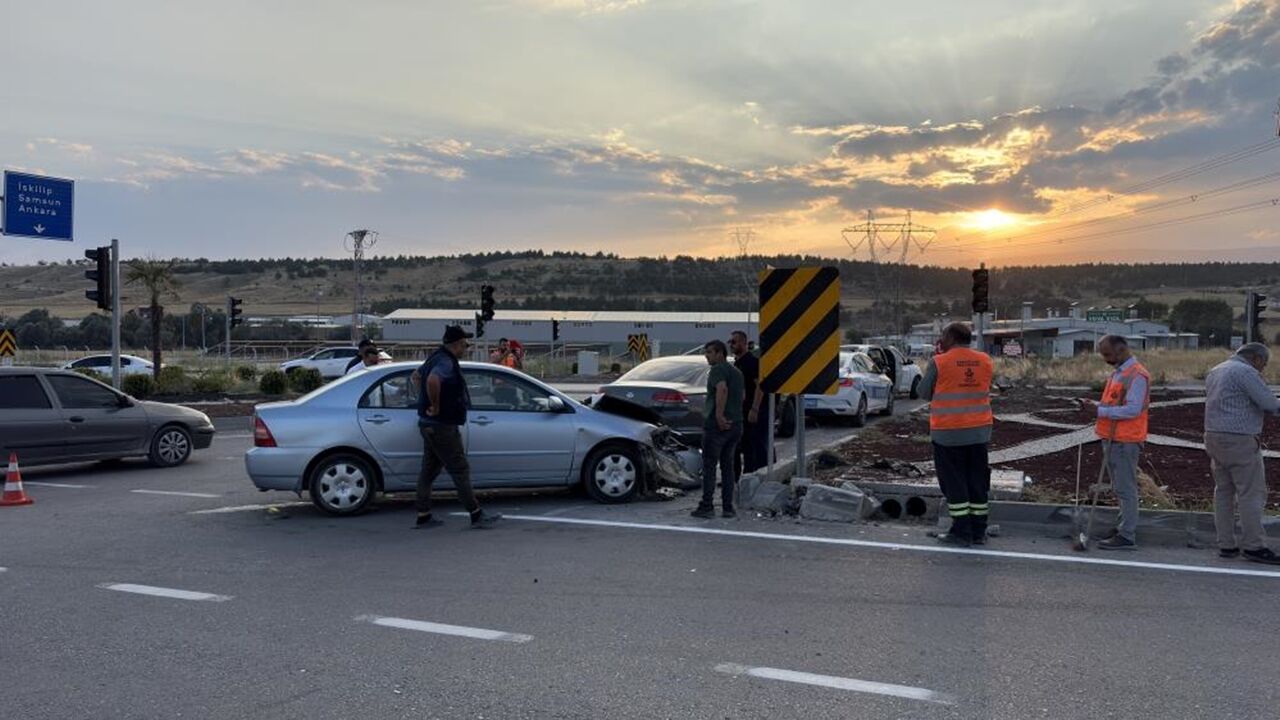 Çorumda Feci Kaza Kastamonu Plakalı (1)