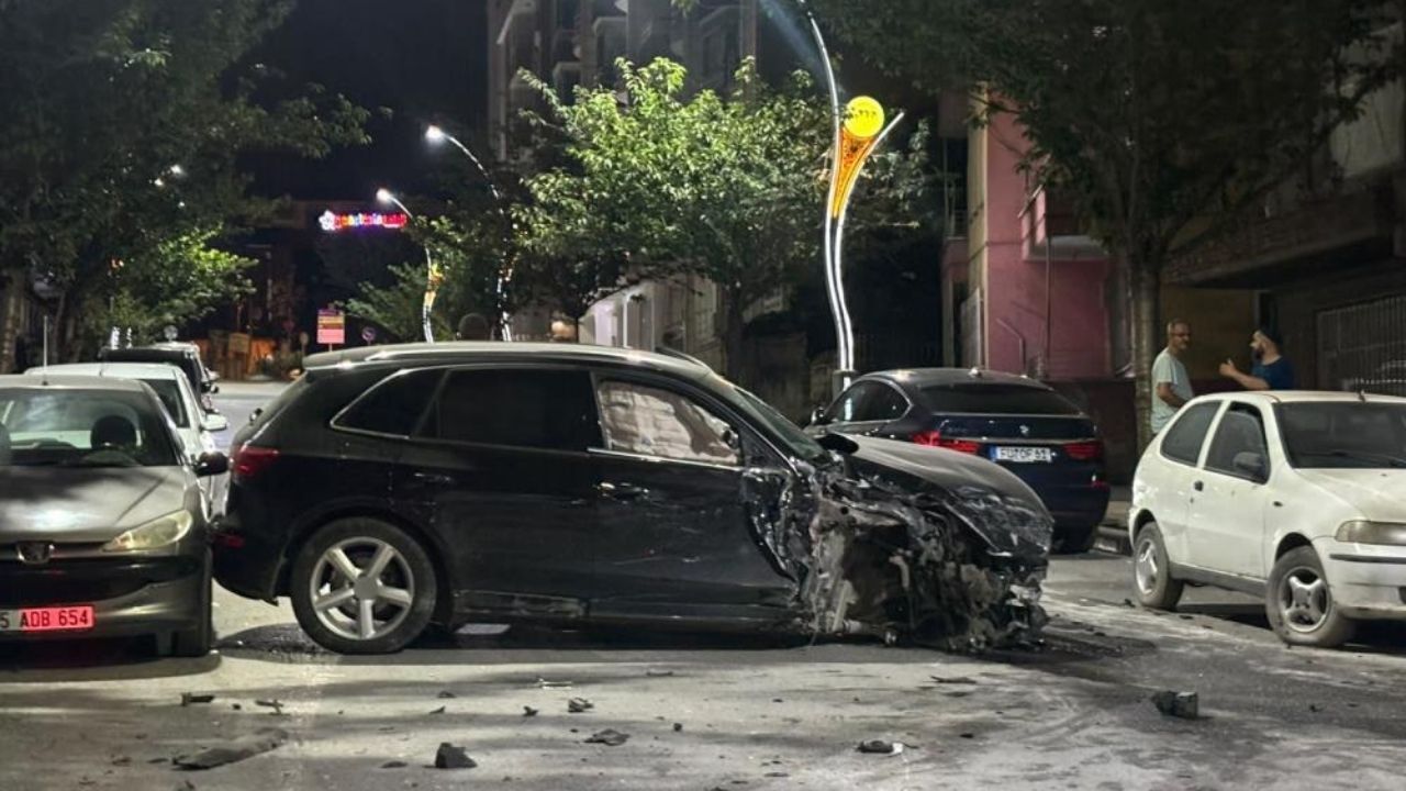 Direksiyon Hakimiyetini Kaybetti, 6 Araca Birden Biçti (1)