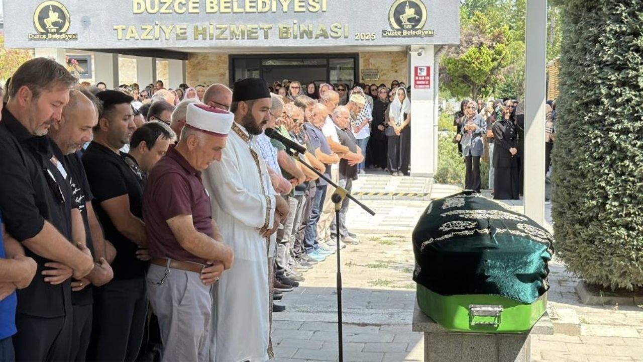Doktorun Cenaze Namazını Imam Kuzeni Kıldırdı (1)