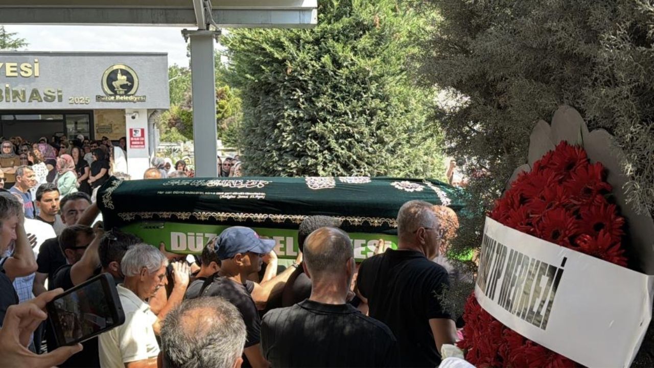 Doktorun Cenaze Namazını Imam Kuzeni Kıldırdı (2)