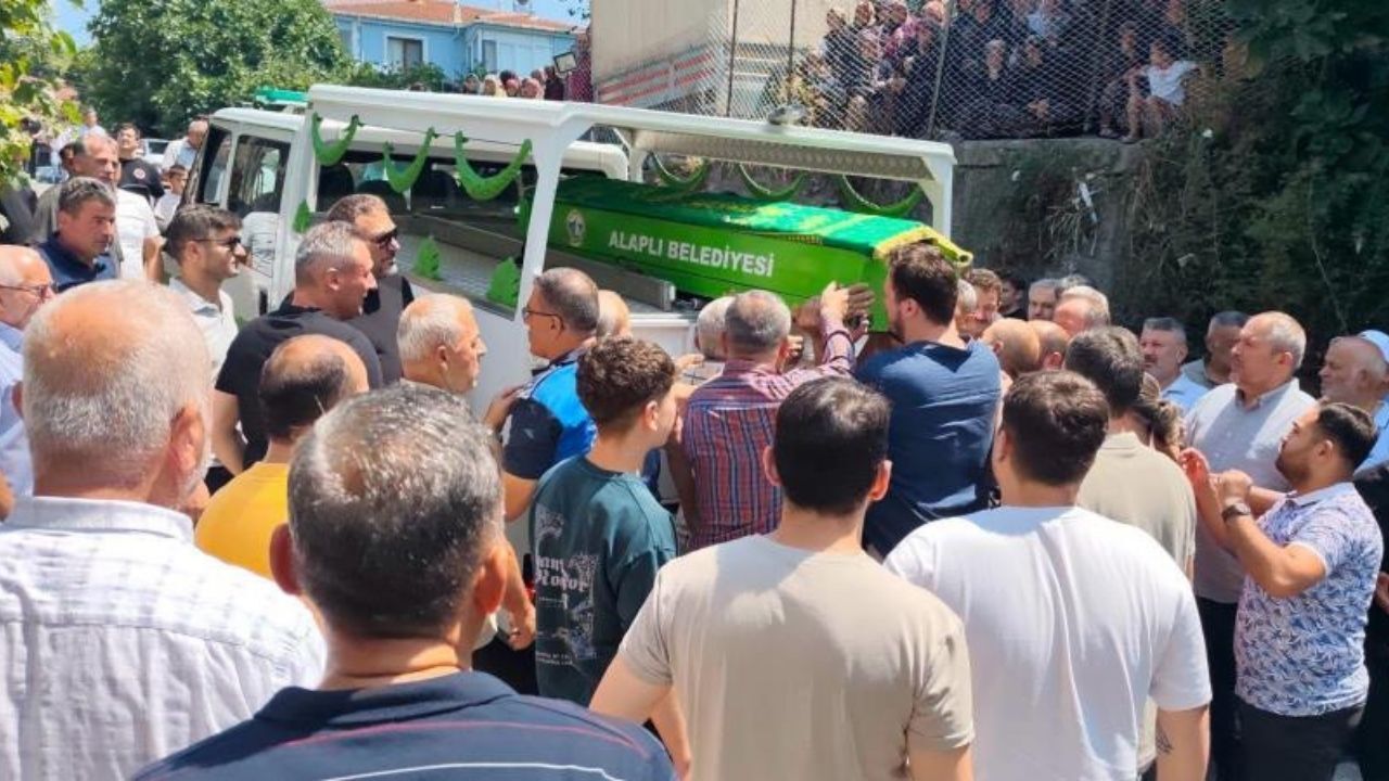 Ecel Fındık Bahçesinde Geldi (1)