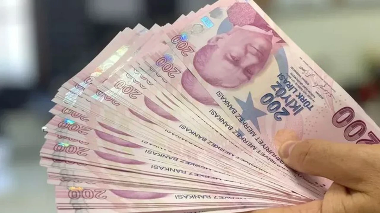 Emeklilerin Beklediği Fark Ödemesi Hesaplara Yatırılıyor