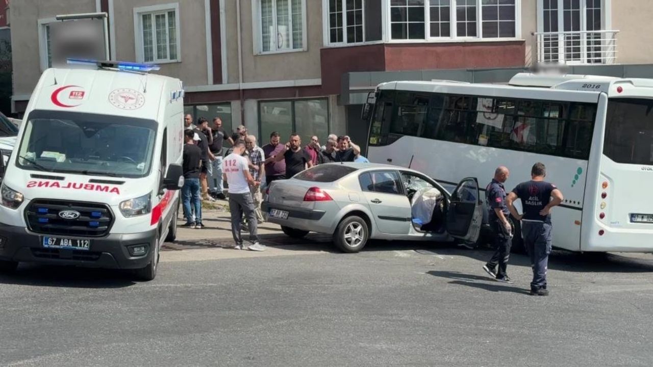 Halk Otobüsü Ile Otomobil Çarpıştı 7 Yaralı (1)