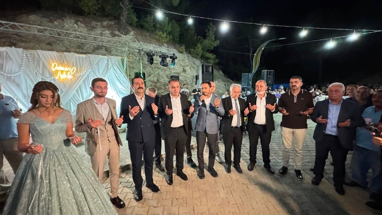 Hanönü’de Görkemli Nişan Gecenin Sürprizi Sahnede Yaşandı (1)