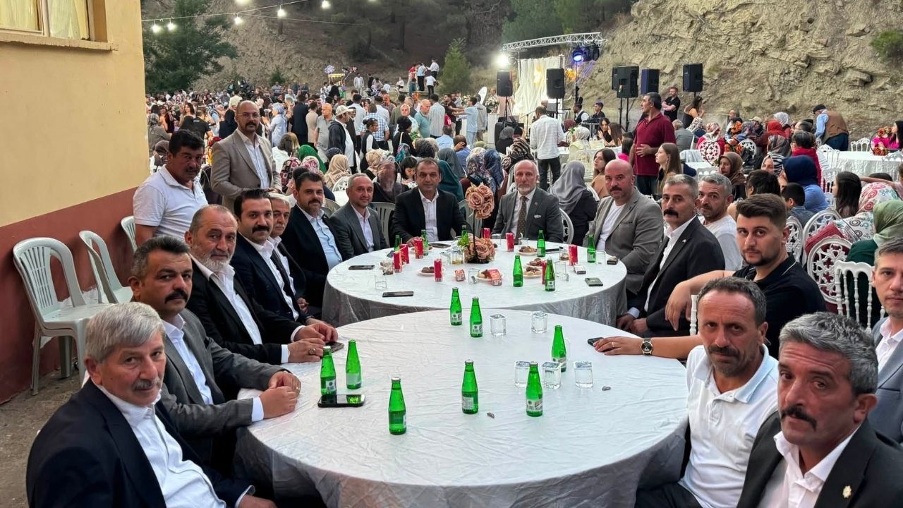 Hanönü’de Görkemli Nişan Gecenin Sürprizi Sahnede Yaşandı (2)