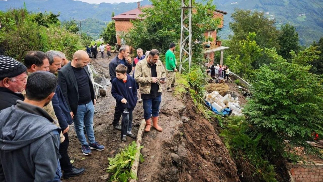 Heyelan Ahırı Yuttu Beş Büyükbaş Telef Oldu (2)
