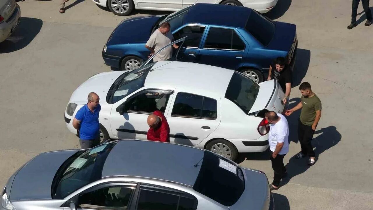 İkinci El Otomobilde Piyasa Kilitlendi Alıcı Aradığını Bulamıyor, Satıcı Satamıyor