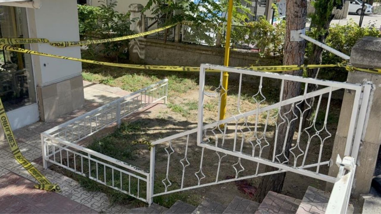 İkinci Kattan Düşen 70 Yaşındaki Adam Yaşamını Yitirdi (2)